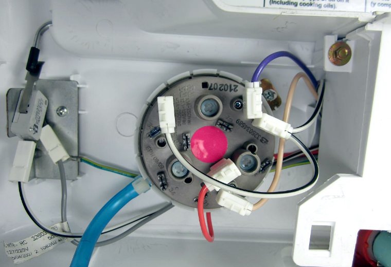 Замена датчика воды в стиральной машине Maxtronic